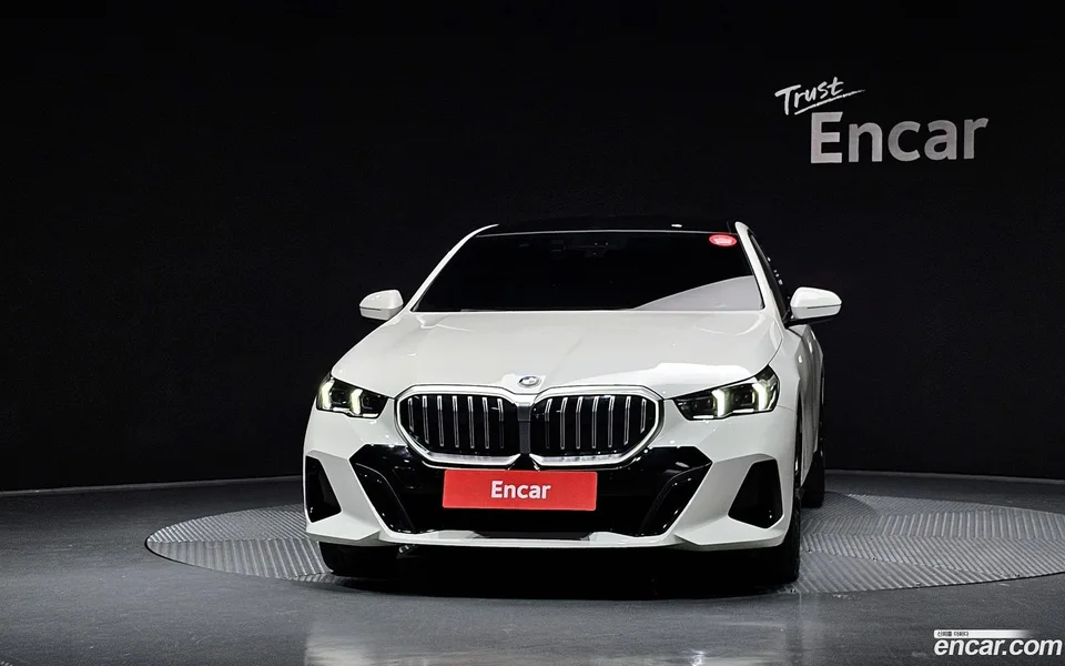 BMW 5 Series 530i xDrive M 2024 — миниатюра 3