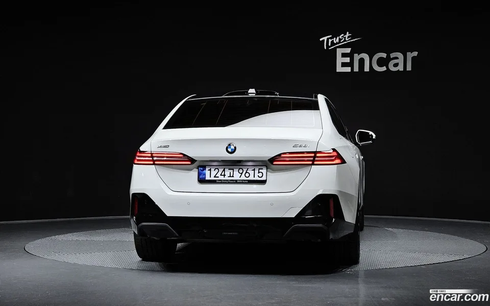 BMW 5 Series 530i xDrive M 2024 — миниатюра 4
