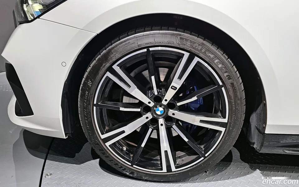 BMW 5 Series 530i xDrive M 2024 — миниатюра 5