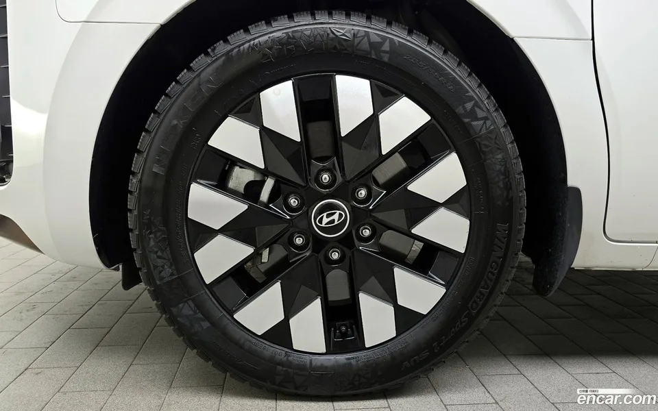 Hyundai Staria 4WD 9 2025 — миниатюра 5