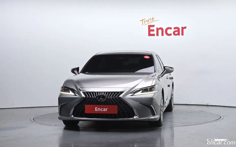 Lexus ES 300h 2023 — миниатюра 3