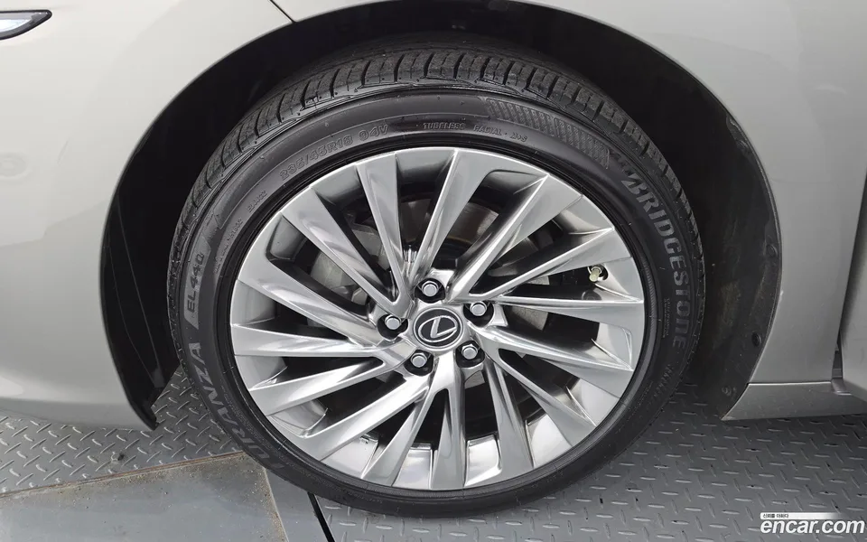 Lexus ES 300h 2023 — миниатюра 5