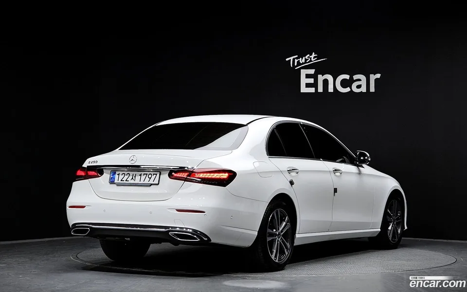 Mercedes-Benz E-Class E250 2023 — миниатюра 2