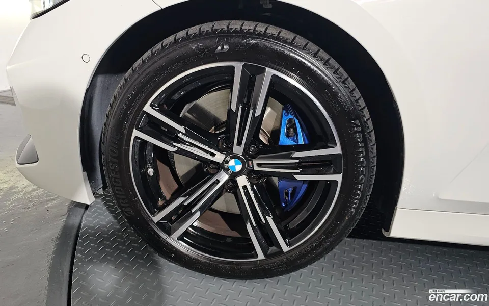 BMW 3 Series 320i M 2025 — миниатюра 5