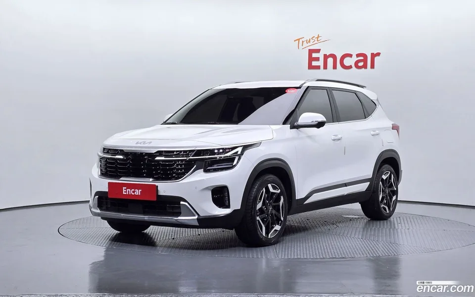 Kia Seltos 1.6 2WD 2023 — фото 1, купить с доставкой в Москву