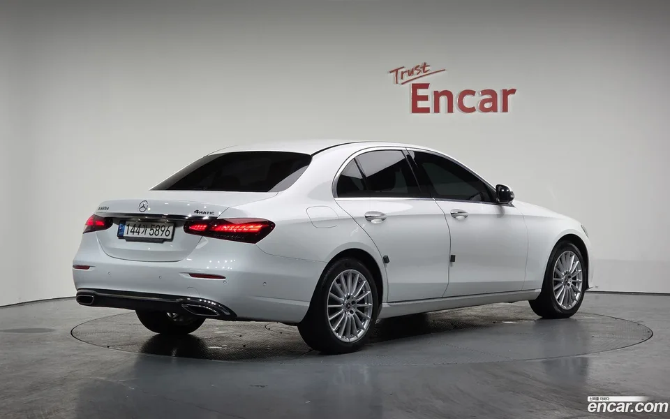 Mercedes-Benz E-Class E220d 4MATIC 2022 — миниатюра 2
