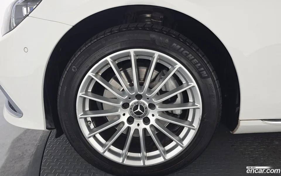 Mercedes-Benz E-Class E220d 4MATIC 2022 — миниатюра 5