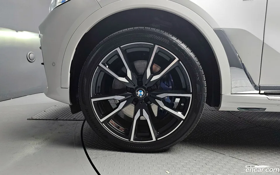 BMW X7 xDrive 40i M 6 2022 — миниатюра 5