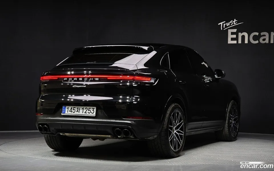 Porsche Cayenne 3.0 2023 — миниатюра 2