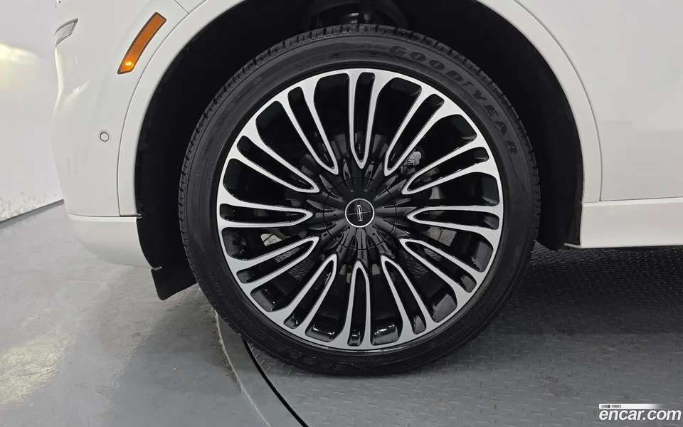 Lincoln Aviator 3.0 AWD 2023 — миниатюра 5