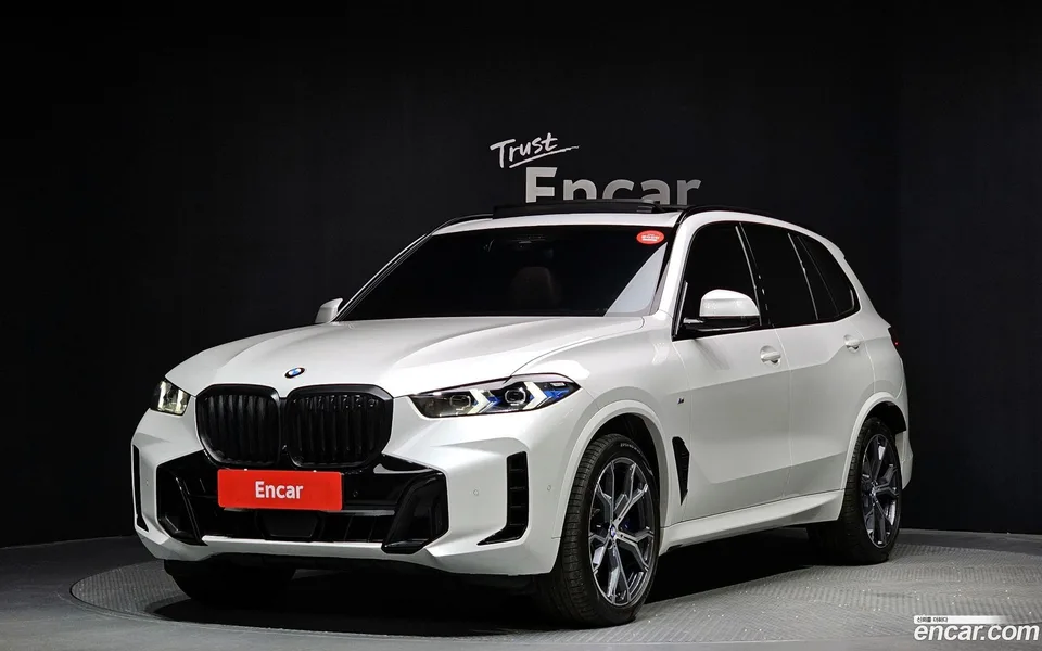 BMW X5 xDrive 40i M 2024 — фото 1, купить с доставкой в Москву