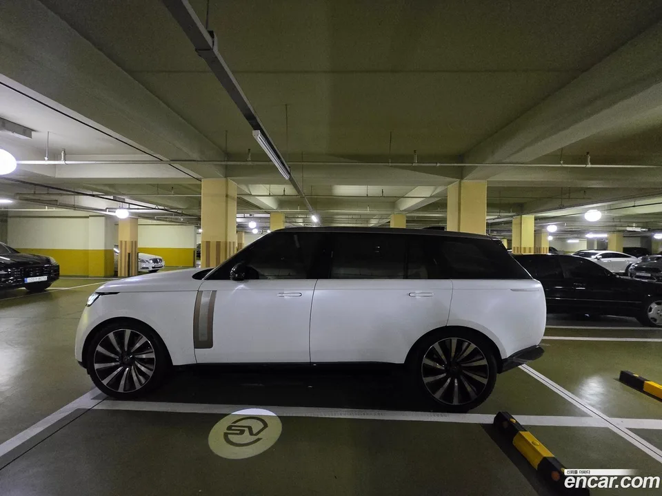 Land Rover Range Rover P615 SV LWB 2024 — миниатюра 4