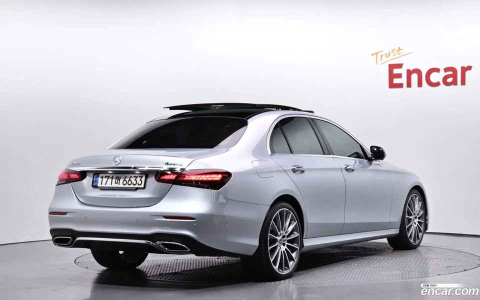 Mercedes-Benz E-Class E350 4MATIC AMG Line 2022 — миниатюра 2