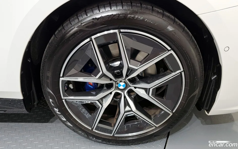 BMW 5 Series 520i M 2025 — миниатюра 5