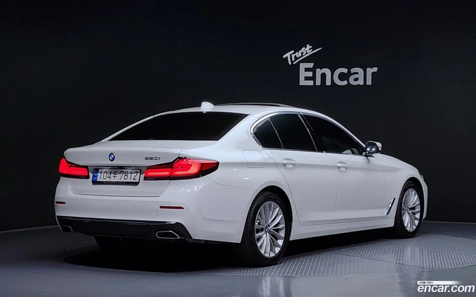 BMW 5 Series 520i 2022 — миниатюра 2