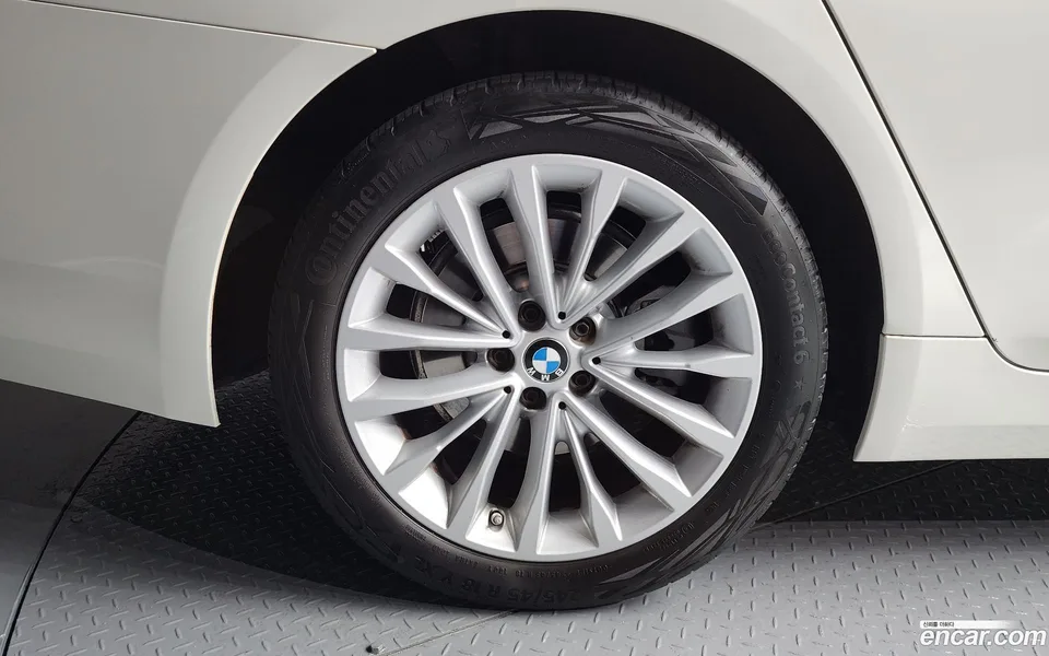 BMW 5 Series 520i 2022 — миниатюра 5