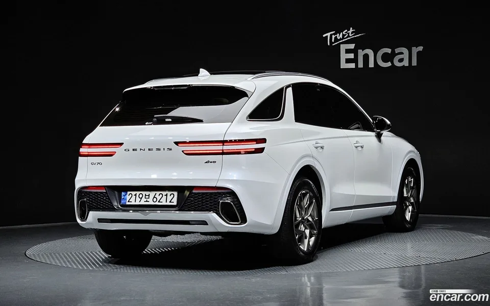Genesis GV70 2.5T AWD 2023 — миниатюра 2