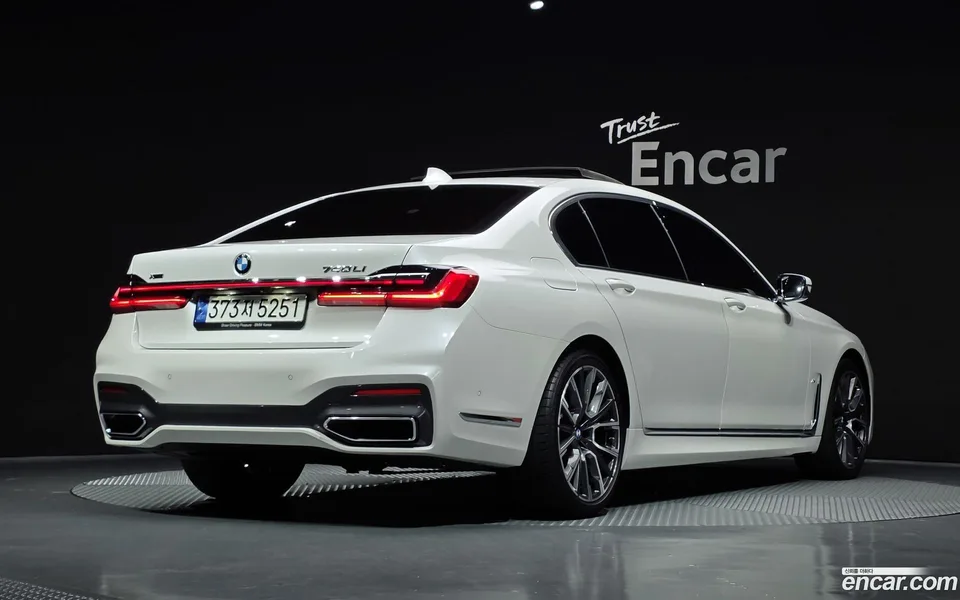 BMW 7 Series 740Li xDrive M 2022 — миниатюра 2