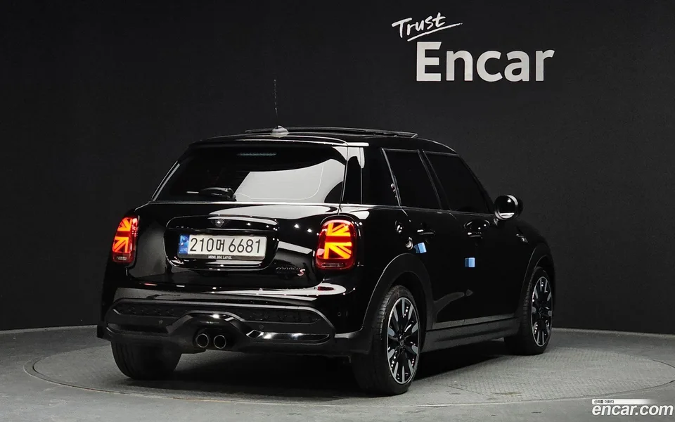 MINI Cooper S 5 2022 — миниатюра 2