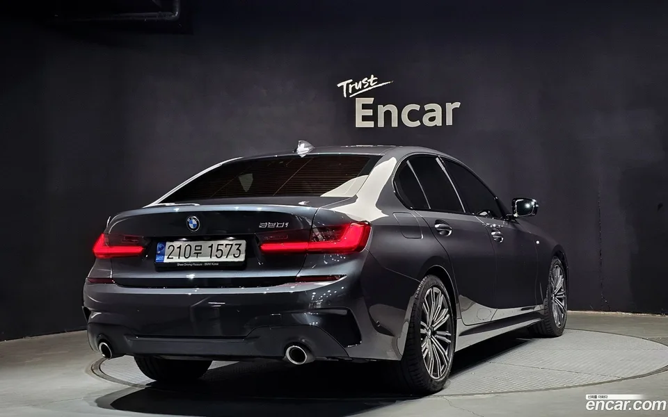BMW 3 Series 320i M 2022 — миниатюра 2