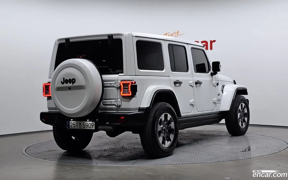 Jeep Wrangler 2.0 4 2023 — миниатюра 2