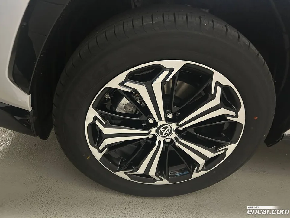 Toyota RAV4 2.5 4WD PHEV XSE 2025 — миниатюра 5