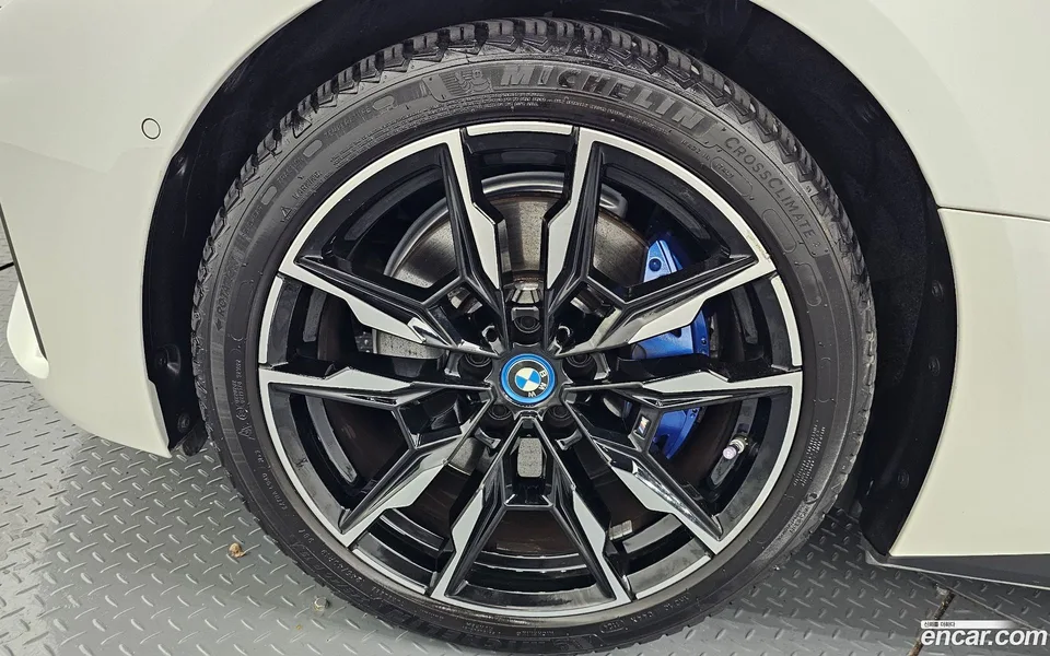 BMW i4 M50 2022 — миниатюра 5