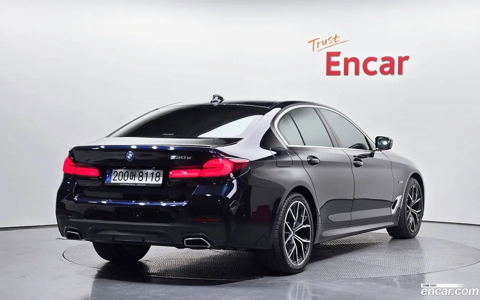 BMW 5 Series 530e M 2022 — миниатюра 2
