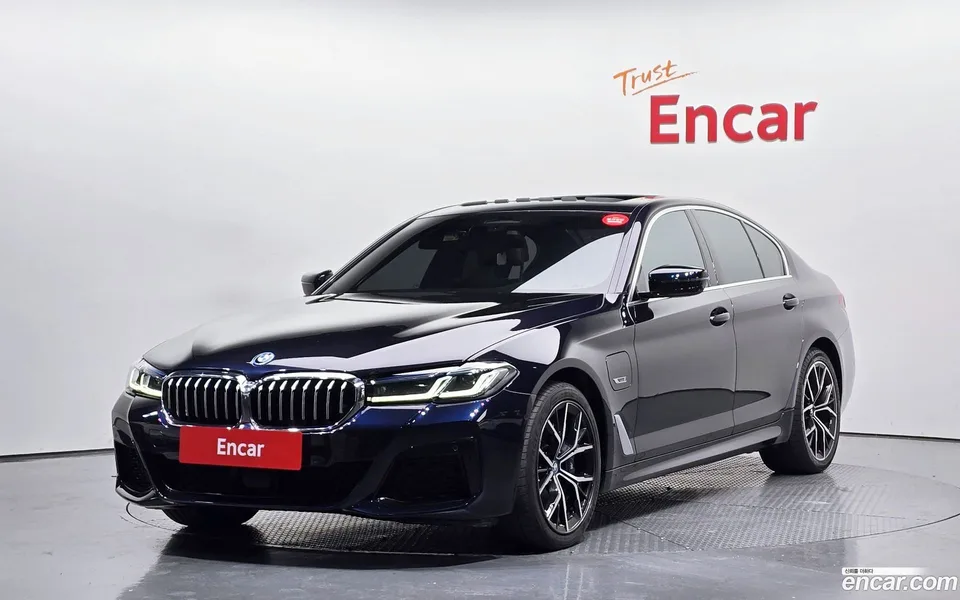 BMW 5 Series 530e M 2022 — фото 1, купить с доставкой в Москву