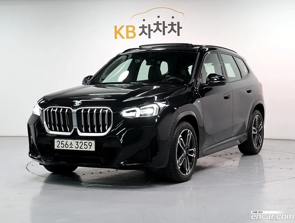 BMW X1 sDrive 18d M 2024 — фото 1, купить с доставкой в Москву