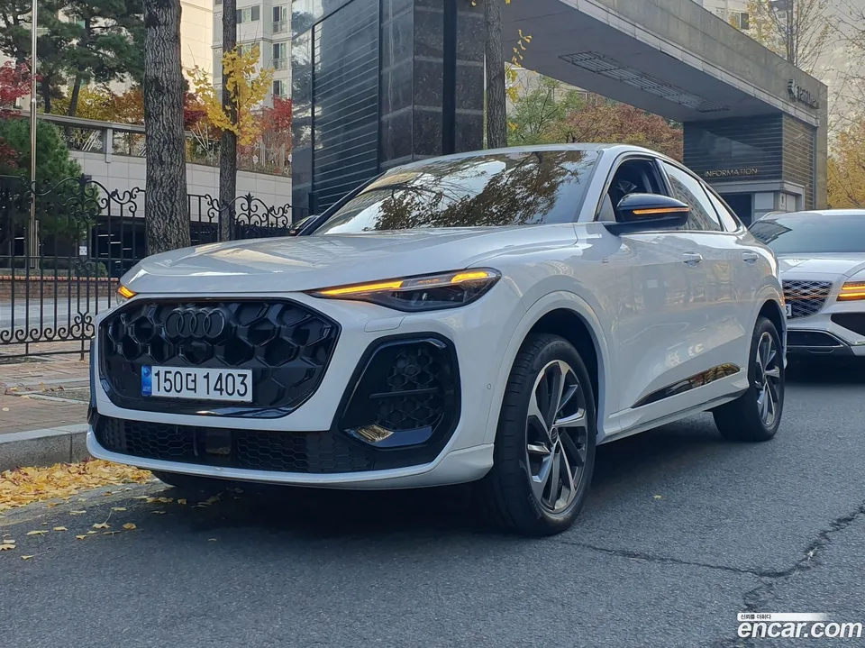 Audi Q5 (80A) 40 TFSI S Line 2025 — фото 1, купить с доставкой в Москву