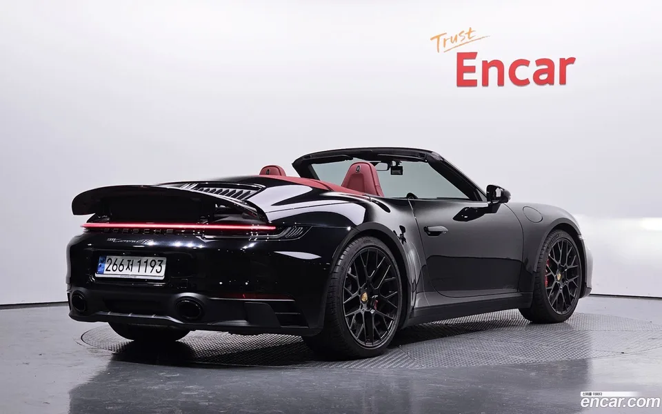 Porsche 911 (992) GTS 2023 — миниатюра 2