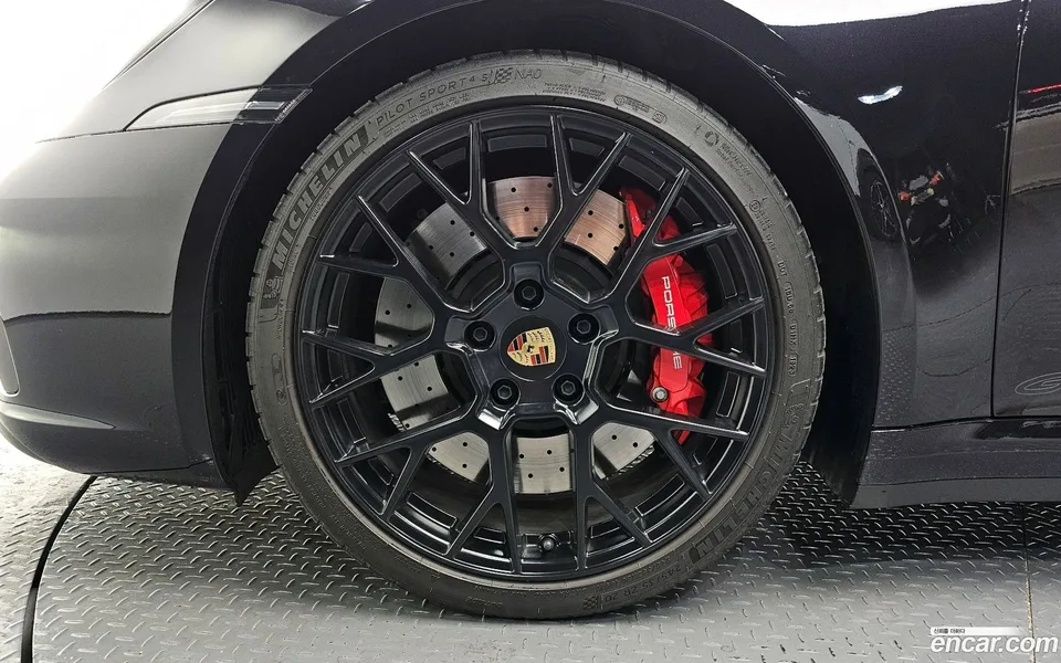 Porsche 911 (992) GTS 2023 — миниатюра 5
