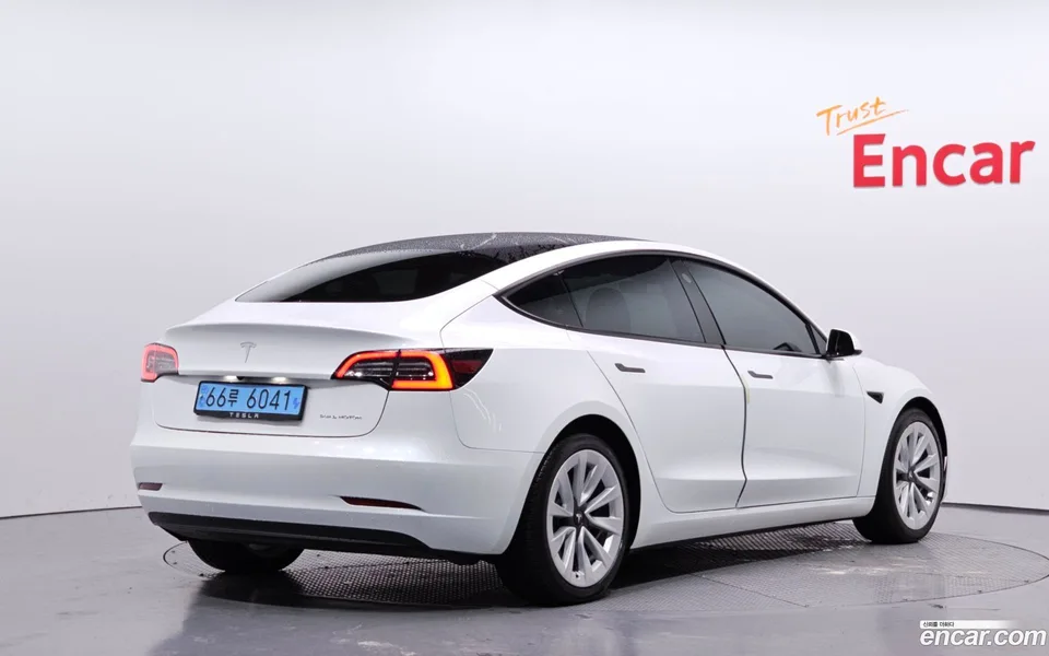 Tesla Model 3 AWD 2022 — миниатюра 2