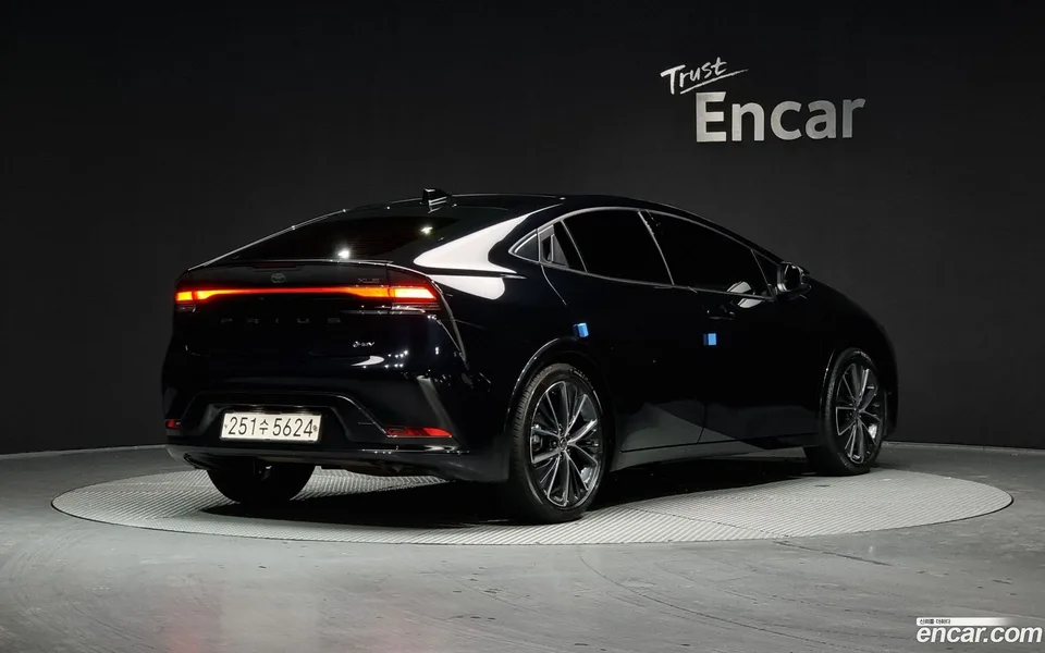 Toyota Prius 2.0 XLE 2023 — миниатюра 2