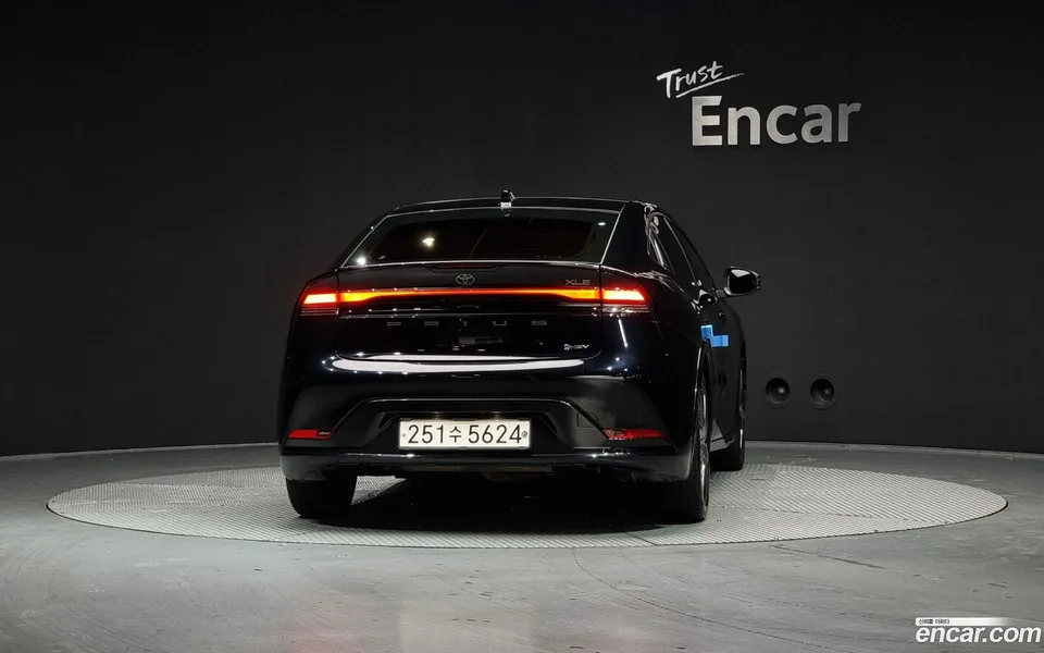 Toyota Prius 2.0 XLE 2023 — миниатюра 4
