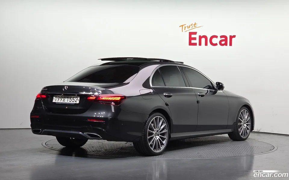 Mercedes-Benz E-Class E350 4MATIC AMG Line 2022 — миниатюра 2