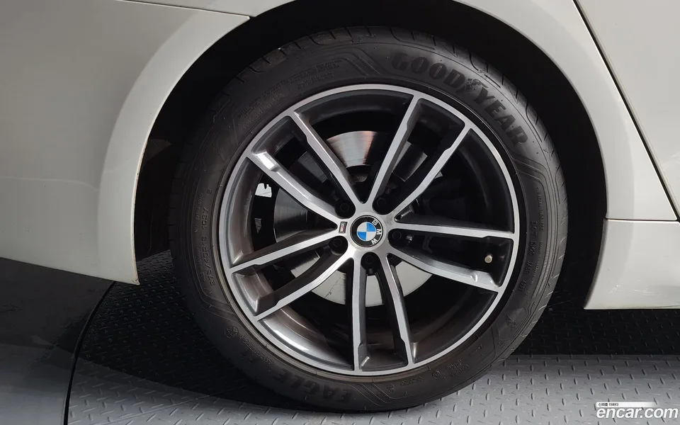 BMW 5 Series 520i M 2022 — миниатюра 5