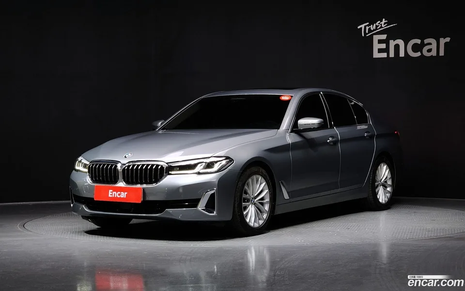 BMW 5 Series 520i 2022 — фото 1, купить с доставкой в Москву