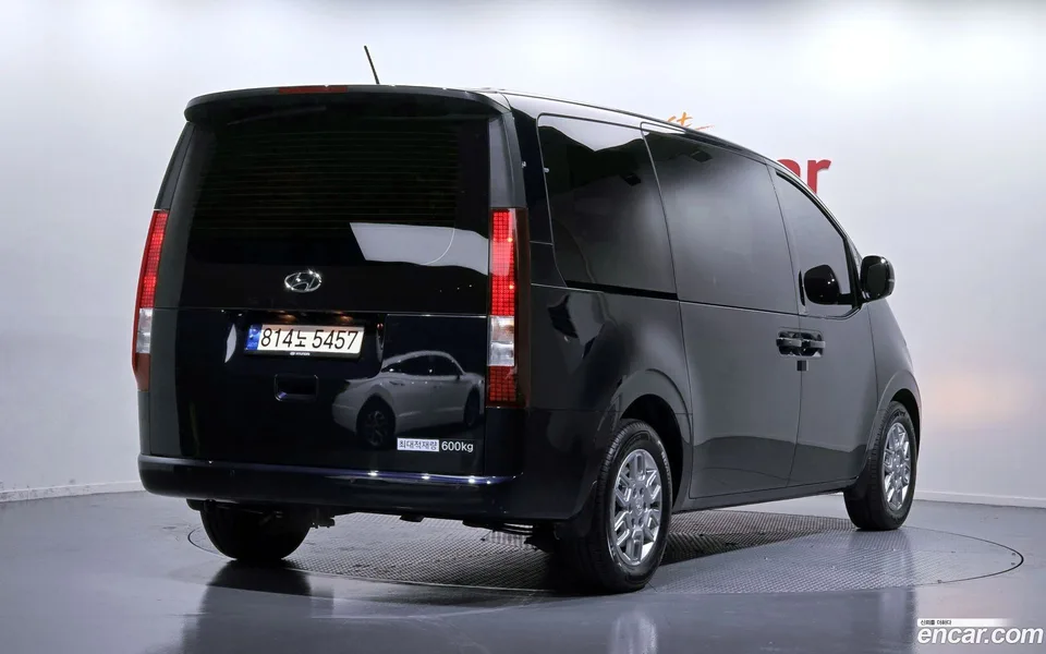 Hyundai Staria L3.5 5 2024 — миниатюра 2