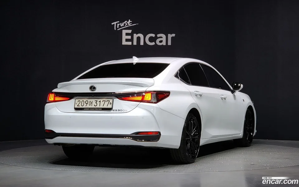 Lexus ES 300h F-Sport 2024 — миниатюра 2