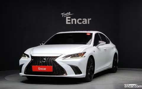 Lexus ES 300h 2024 купить в Москве