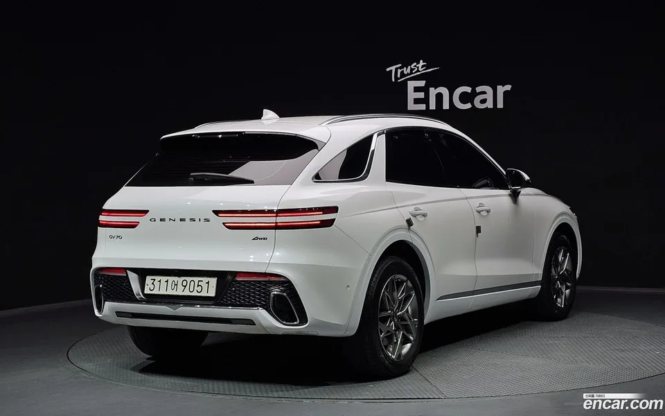 Genesis GV70 2.5T AWD 2023 — миниатюра 2