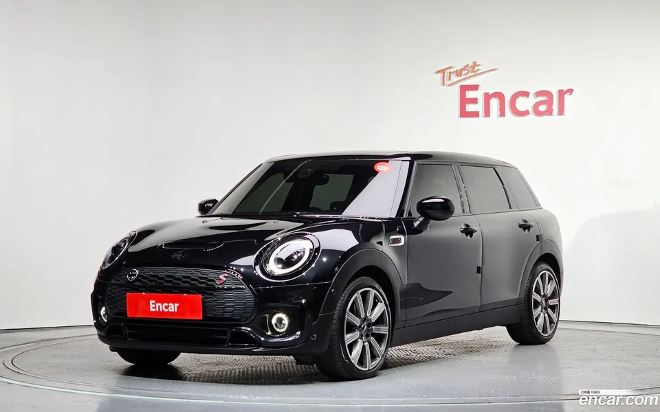 MINI Cooper S Clubman 2023 — фото 1, купить с доставкой в Москву