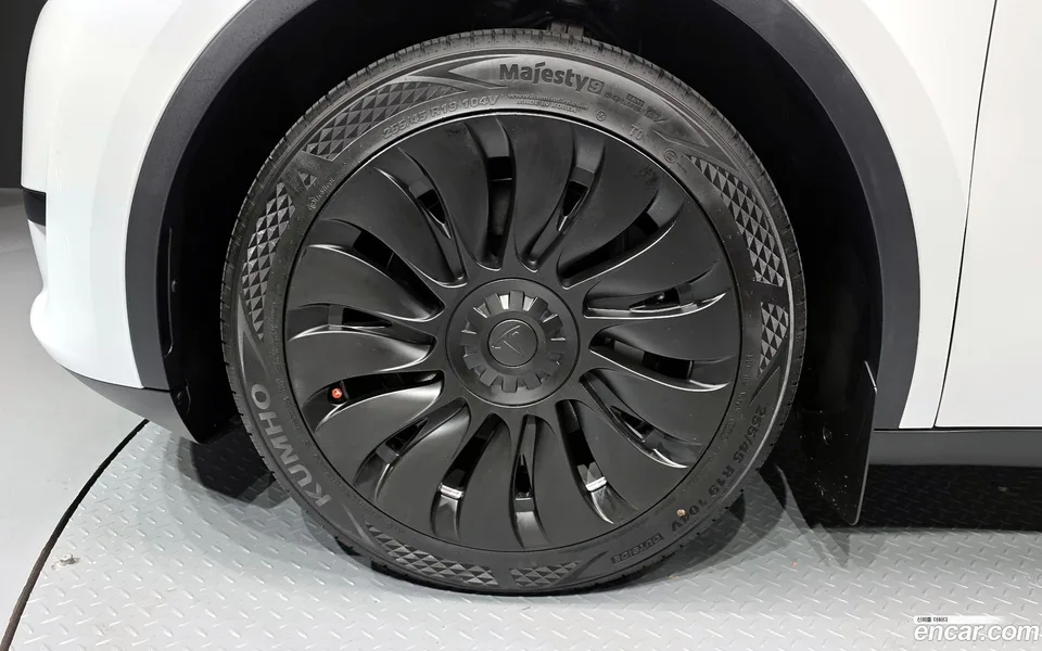 Tesla Model Y RWD 2024 — миниатюра 5