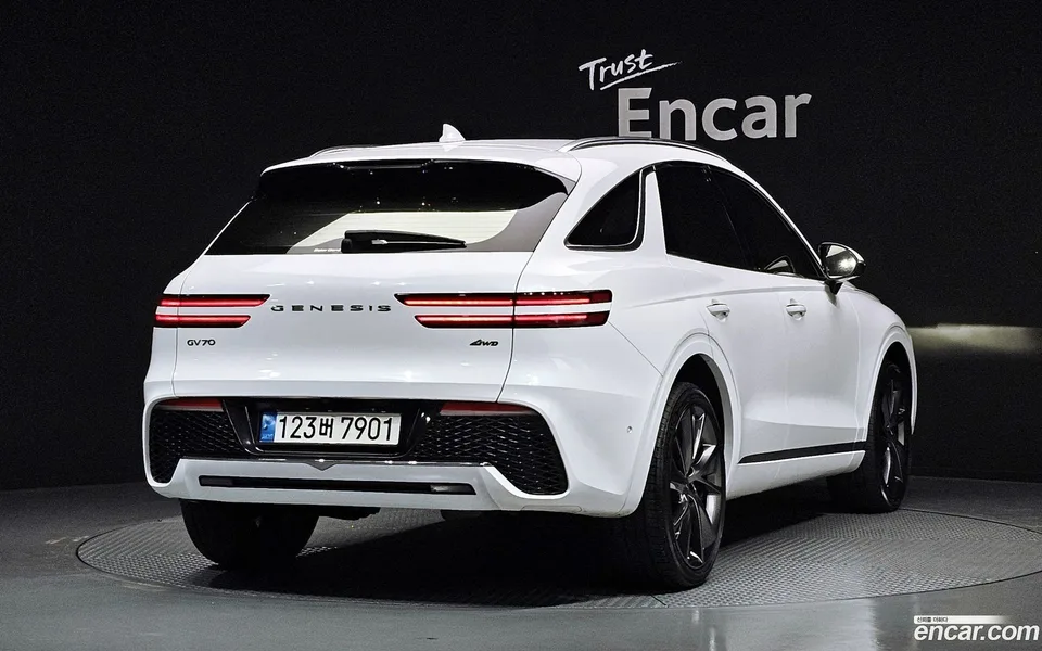 Genesis GV70 2.2 AWD 2022 — миниатюра 2