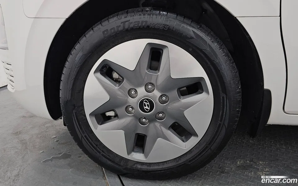 Hyundai Staria 9 2024 — миниатюра 5