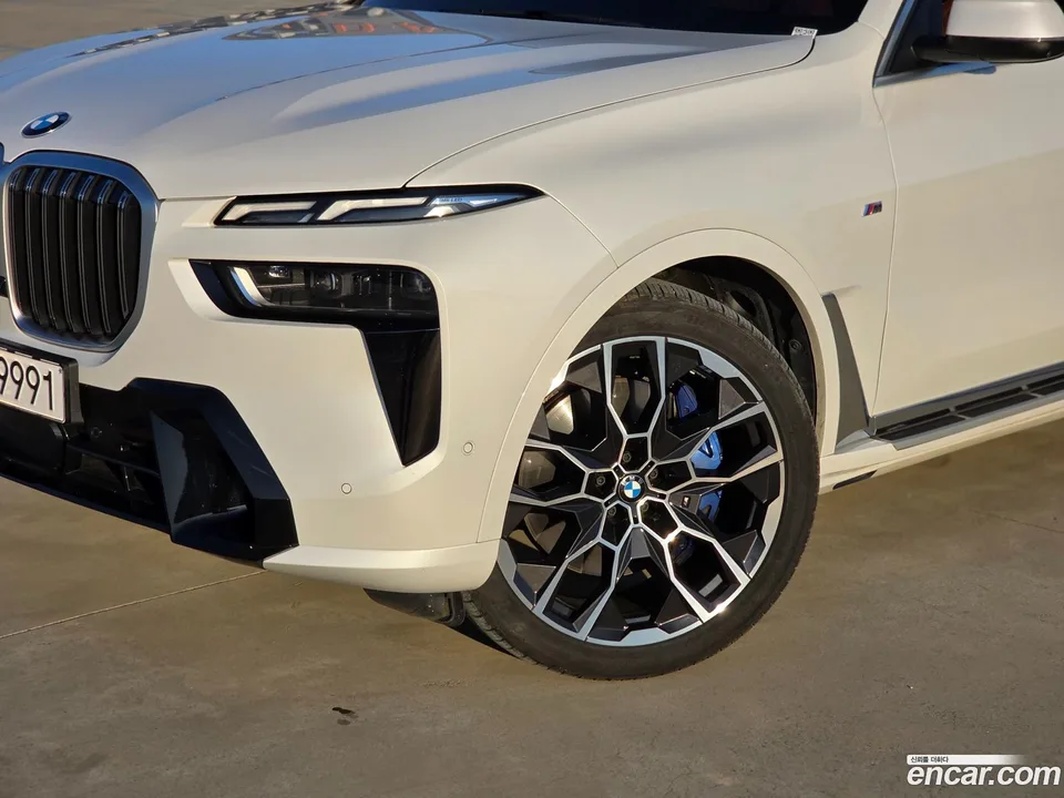 BMW X7 xDrive 40i M 6 2023 — миниатюра 3