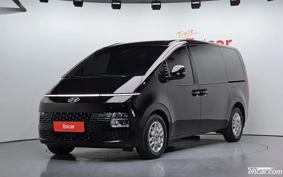 Hyundai Staria 3 2024 — фото 1, купить с доставкой в Москву