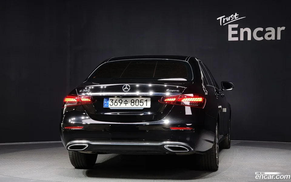Mercedes-Benz E-Class E350 4MATIC 2022 — миниатюра 4